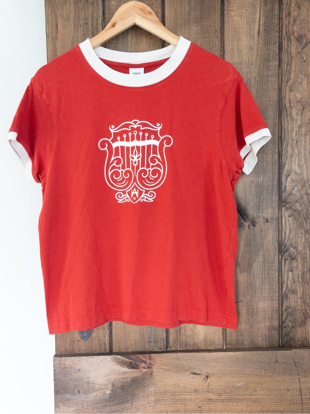 Zara Red Harp Lyre Crest Raglan Ringer Graphic Tee Medium Sporty Retro Inspired